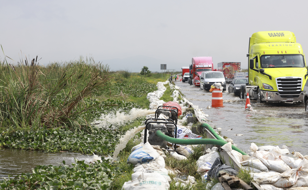Inundación obliga a cerrar la Lerma-Tenango del Valle, realizarán obras de elevación que tardarán varias semanas