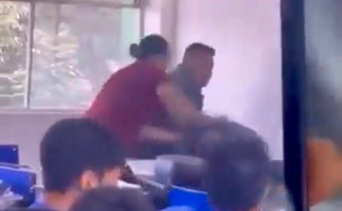 Reubicarán a profesora agredida por padres de familia en Naucalpan