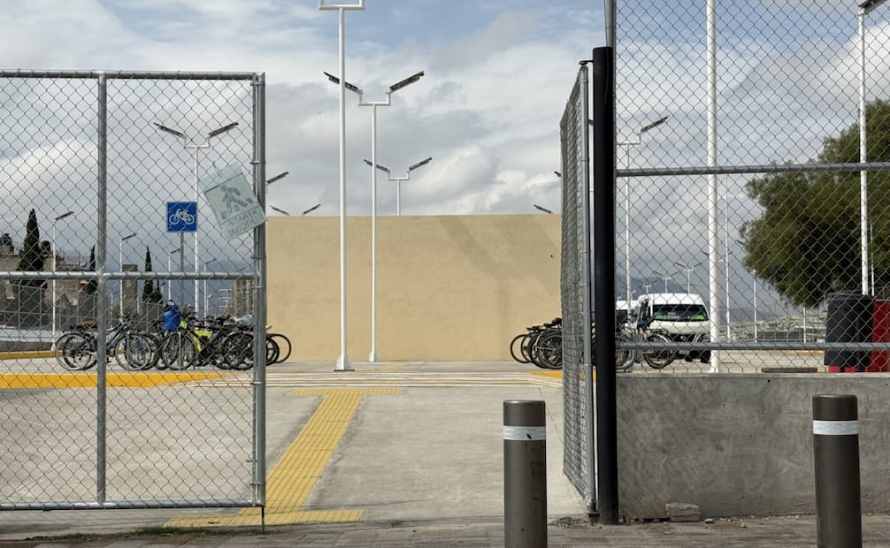 Unidades de transporte público escasas en el CETRAM de la estación Xaltocán, Nextlalpan. Foto Arturo Contreras / El Universal