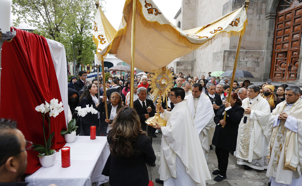 La celebración coincidió con el Santo Jubileo que se vive en la Catedral de Toluca, por lo que el arzobispo metropolitano de Toluca, Raúl Gómez González. Foto: Arturo Hernández/ El Universal Estado de México