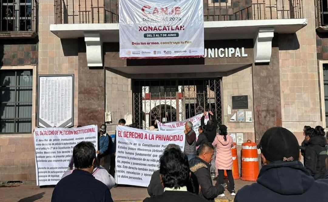 Los comerciantes rechazan ser retirados del centro del municipio / Foto Especial