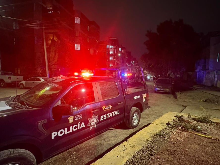 Patrullas municipales y estatales desplegaron un cerco perimetral tras el reporte del presunto rapto de una menor de edad. Foto Arturo Contreras / El Universal