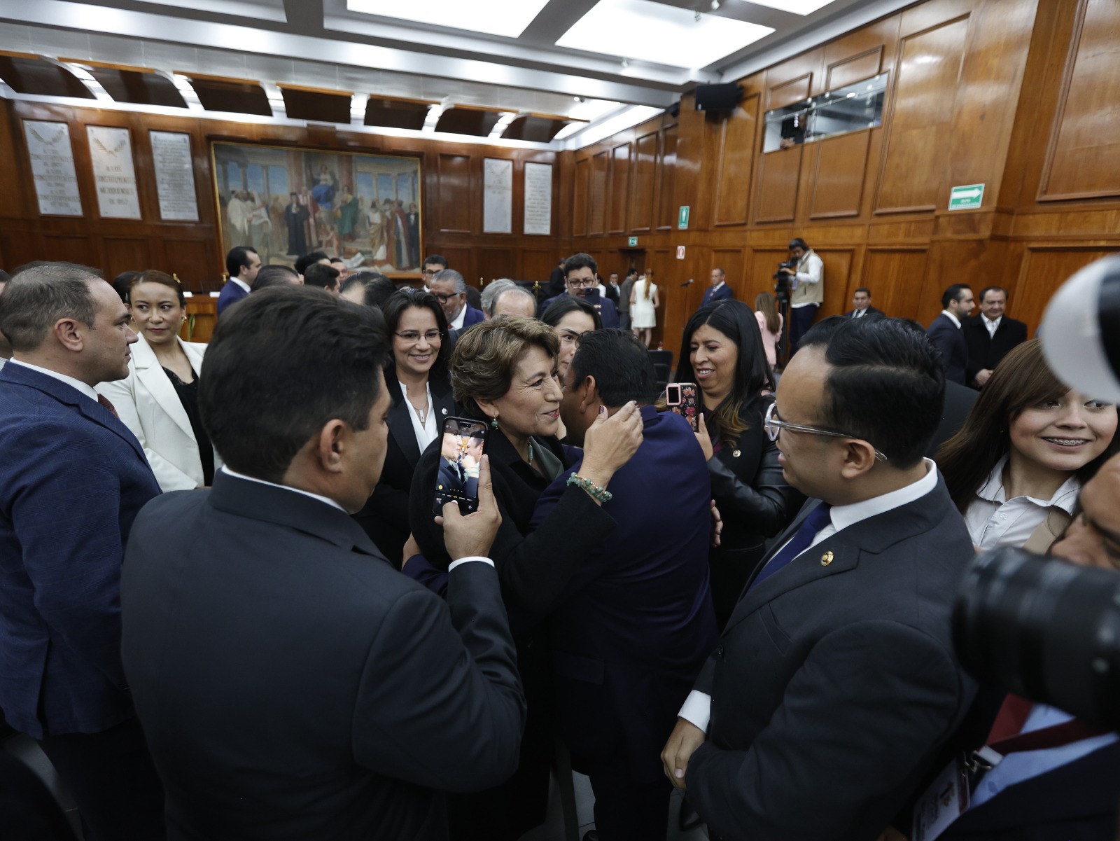 La gobernadora del Estado de México, Delfina Gómez Álvarez, decidió entregar su informe de manera directa. Foto Jorge Alvarado