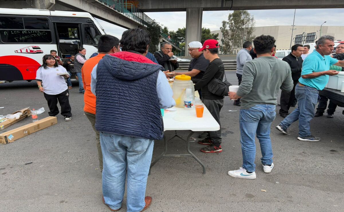 Los inconformes esperan respuesta a sus demandas, relacionadas a la liberación de 3 trabajadores. Foto: Arturo Contreras