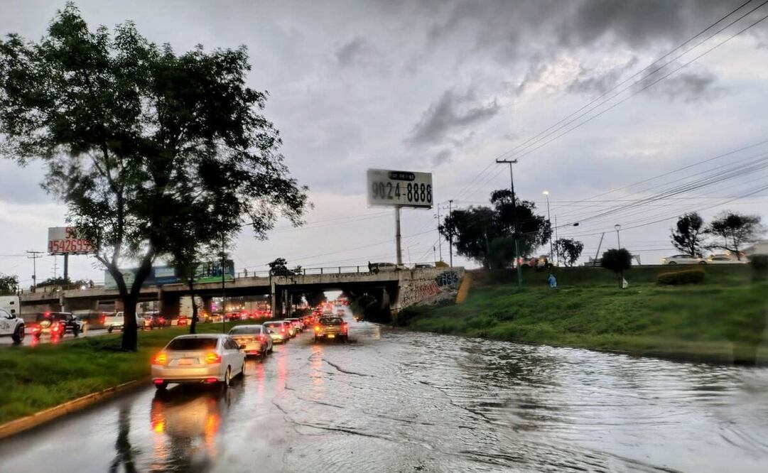 Se registró tráfico en los carriles laterales de la carretera México-Querétaro / Foto: Especial