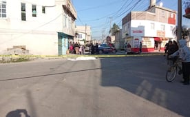 Hombre muere cuando circulaba con su motocicleta en calles de San Cristobal Huichochitlán
