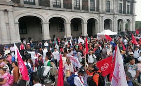 Usa vías alternas; cientos de antorchistas colapsan calles del centro de Toluca