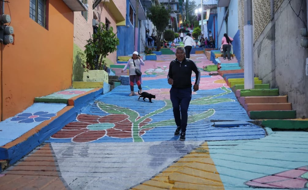 Desde el transporte público, los habitantes de Ecatepec ya pueden apreciar el cambio radical en el paisaje urbano de la Sierra de Guadalupe. Foto Especial