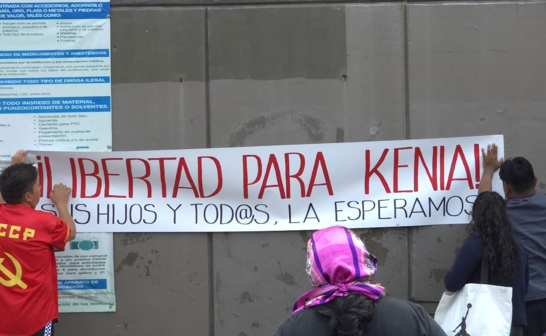 Bajo el lema "#LibertadParaKenia", manifestantes denuncian la fabricación de delitos contra la defensa social. Foto Especial