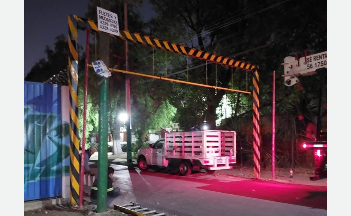 Habitante de Cuautitlán Logra Detener Temporalmente Paso de Tráileres en Zona Residencial