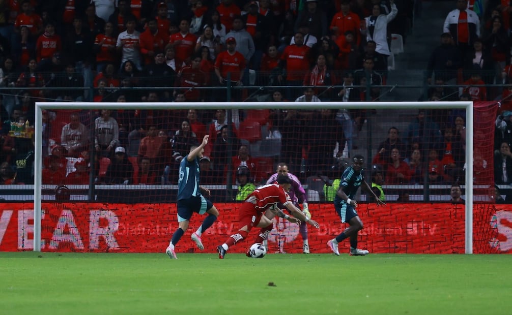 Toluca golea 3-0 a Seattle Sounders en el Nemesio Diez en su debut histórico en la Leagues Cup con goles de Gallardo, Helinho y Viñas. Foto Alejandro Vargas / El Universal