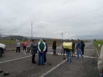 Bloquean la autopista Lerma-Valle de Bravo