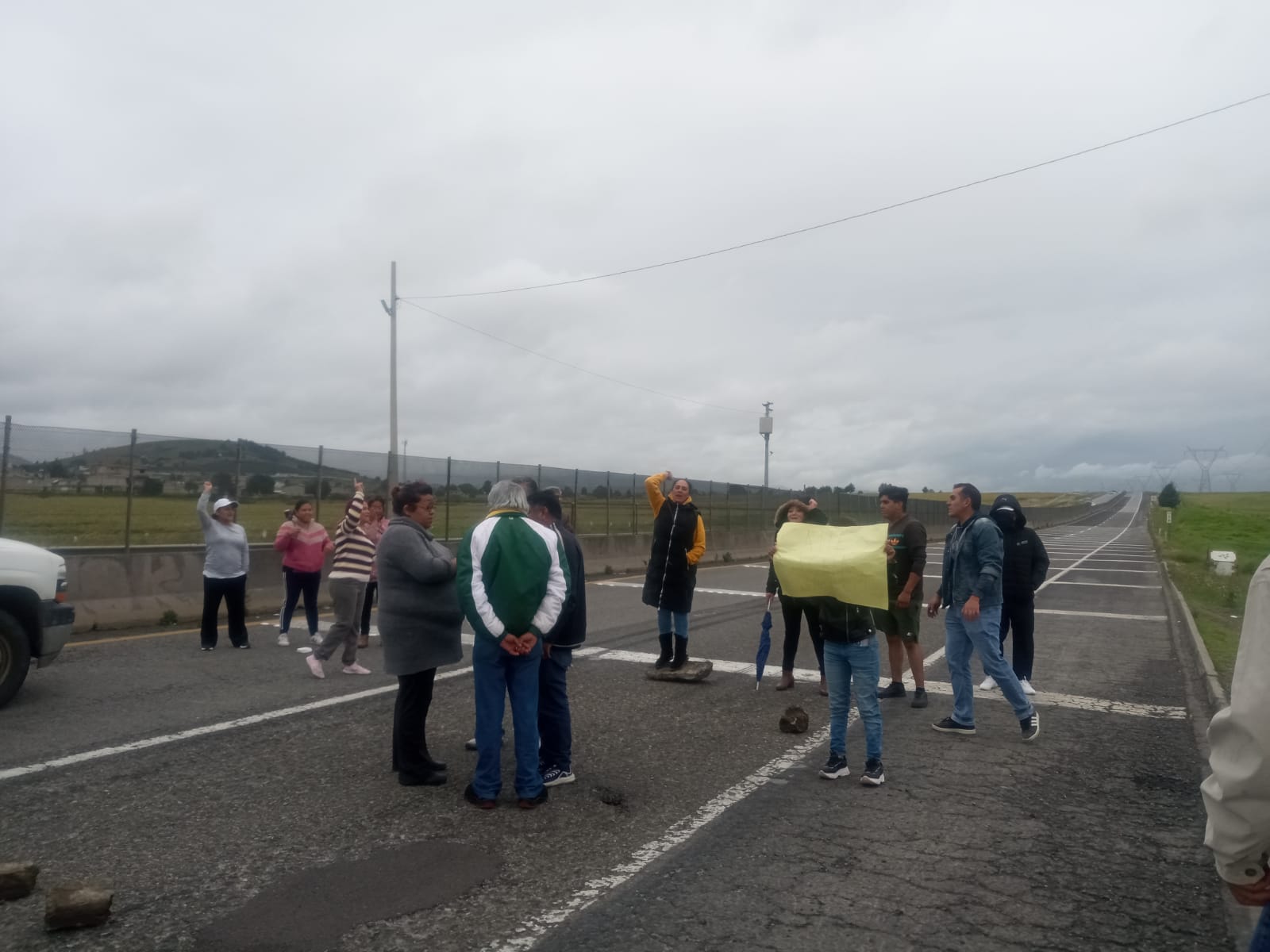 Vecinos de esta colonia se suman a Los Ángeles, Sauces, la Magdalena y Santa María de las Rosas por la falta de bacheo en Toluca.