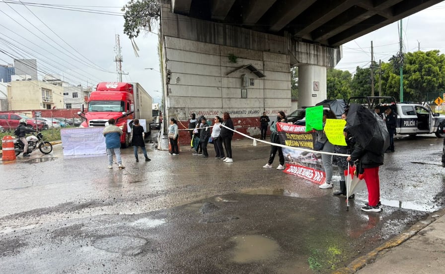 ¡Atención! Bloquean paso vehicular en Boulevard Tultitlán tras protesta contra el tren al AIFA