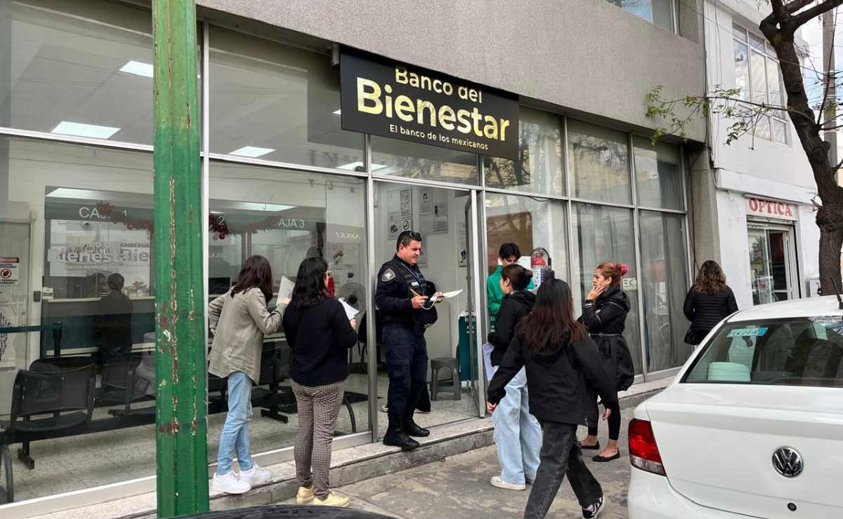 La distribución de las tarjetas de la Beca Rita Cetina y otros programas se realiza a través del Banco del Bienestar. Foto: Daniela Hernández