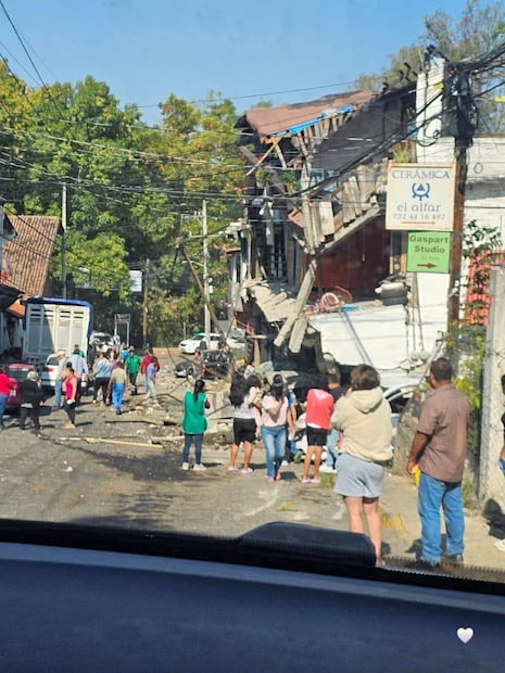 De acuerdo con la presidenta municipal de Valle de Bravo, Michelle Núñez Ponce informó que al momento no se reportan pérdidas humanas. Foto: especial
