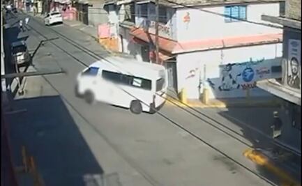 VIDEO: Chofer huye tras atropellar a una mujer de la tercera edad en Naucalpan