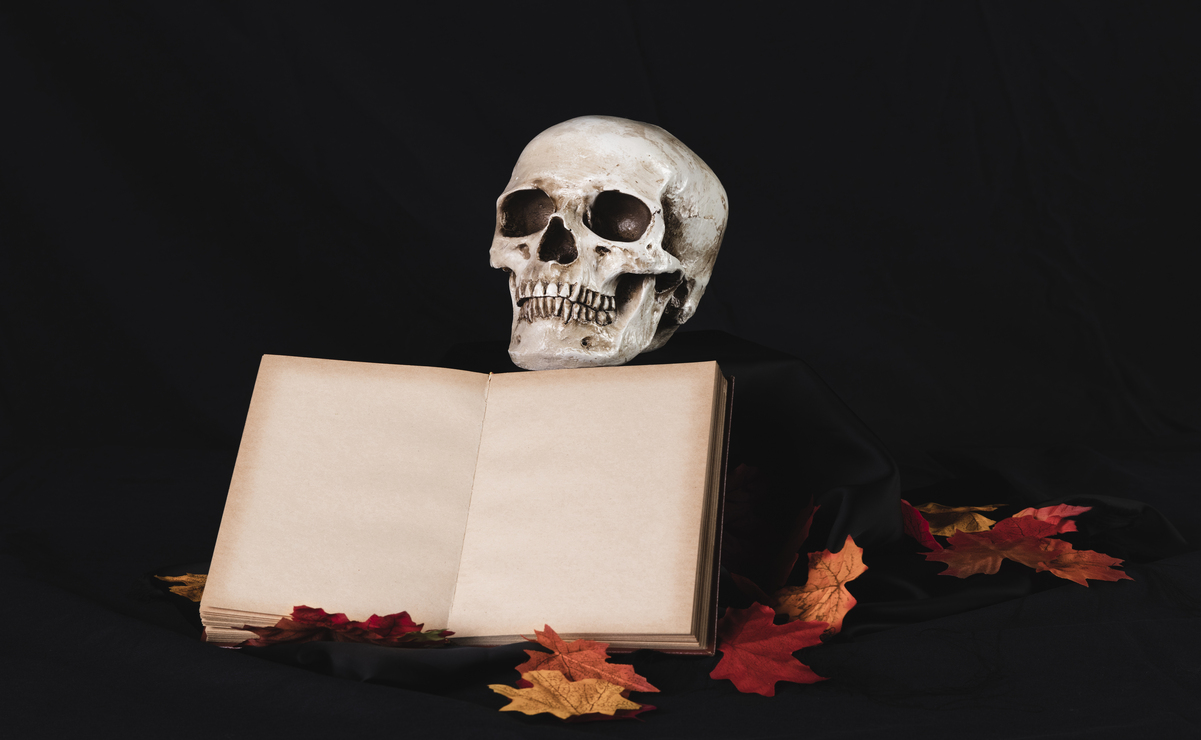 Escribir calaveras literarias para tus seres queridos puede ser muy divertido. Foto: Freepik.