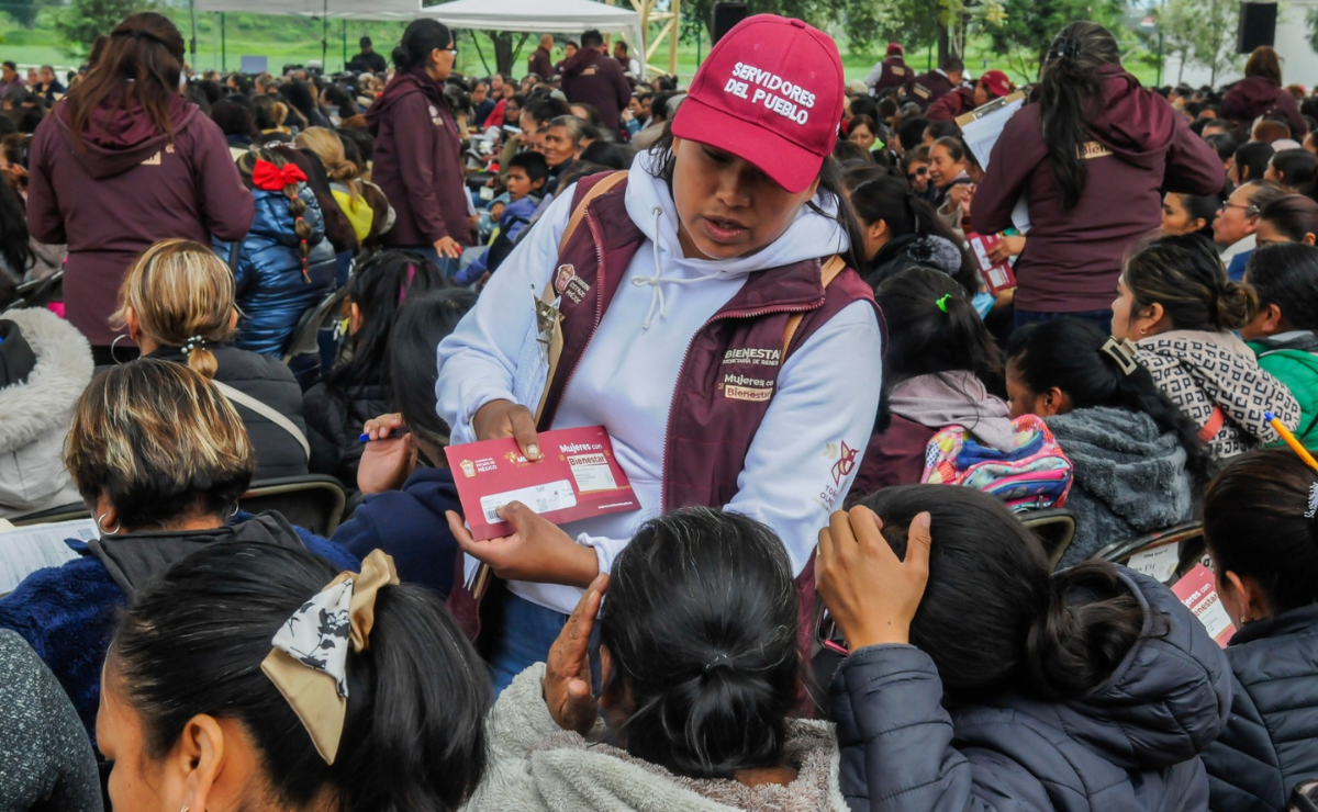 Con 2,500 pesos y acceso a servicios integrales, miles de mujeres en el Estado de México inician un camino de empoderamiento gracias al programa "Mujeres con Bienestar" Foto: Especial