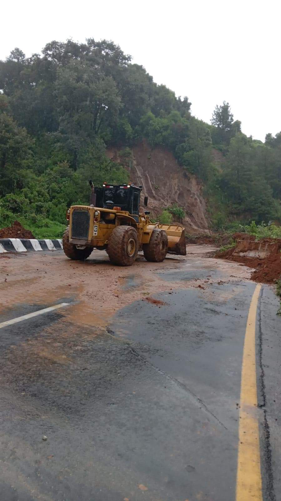 Derrumbe registrado en el km 21+800 de la autopista Tenango-Ixtapan Foto: Especial