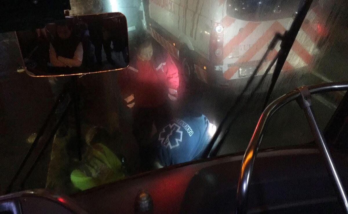 El motocilista invadió el carril confinado del Mexibus / Foto Especial
