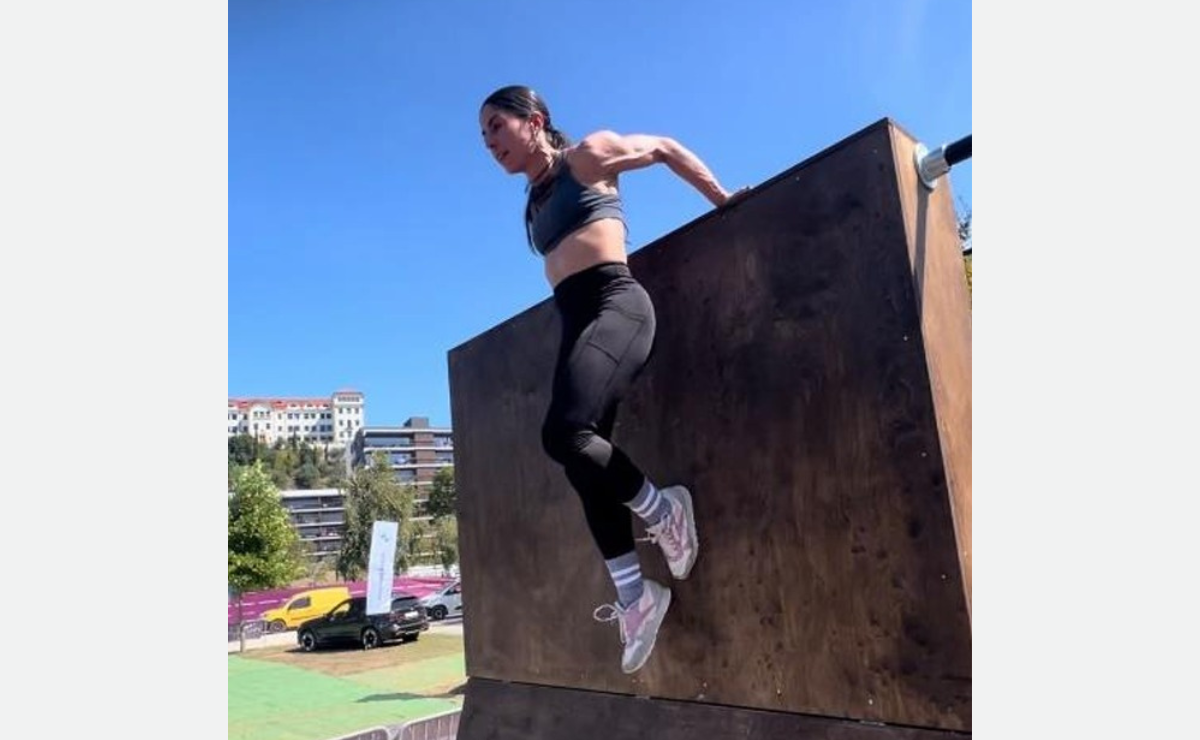 Marlene Coronel Ortiz, atleta de Toluca, durante una práctica de Parkour, disciplina en la que representará a México en Copas del Mundo. Foto: Especial