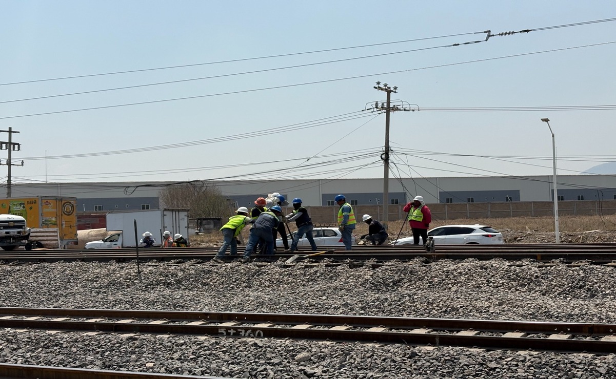 En la estación Los Agaves se realiza renivelación de vías / Foto Arturo Contreras