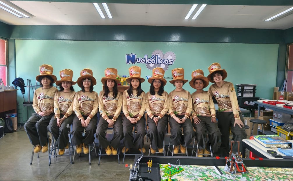 Los estudiantes obtuvieron los máximos galardones en las categorías de Proyecto de Innovación y Juego del Robot. Foto Especial