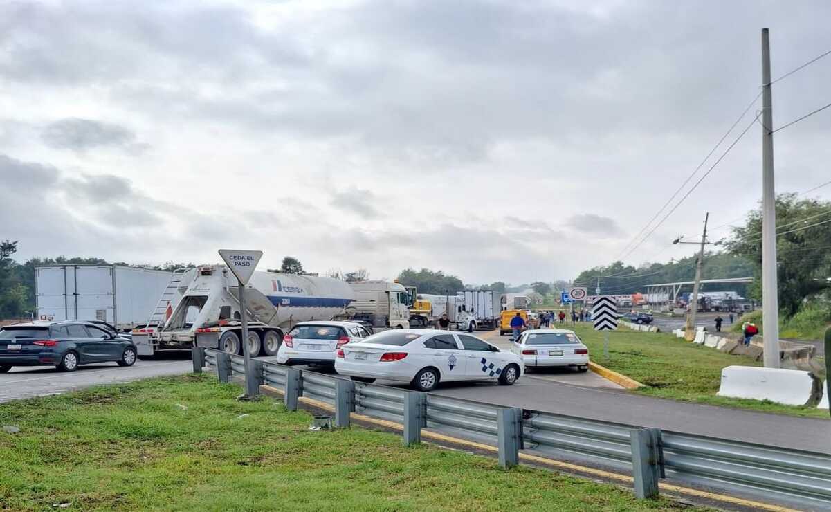 Los choferes, incluidos los transportistas, se ven obligados a esperar hasta 40 horas varados / Foto Alejandro Vargas