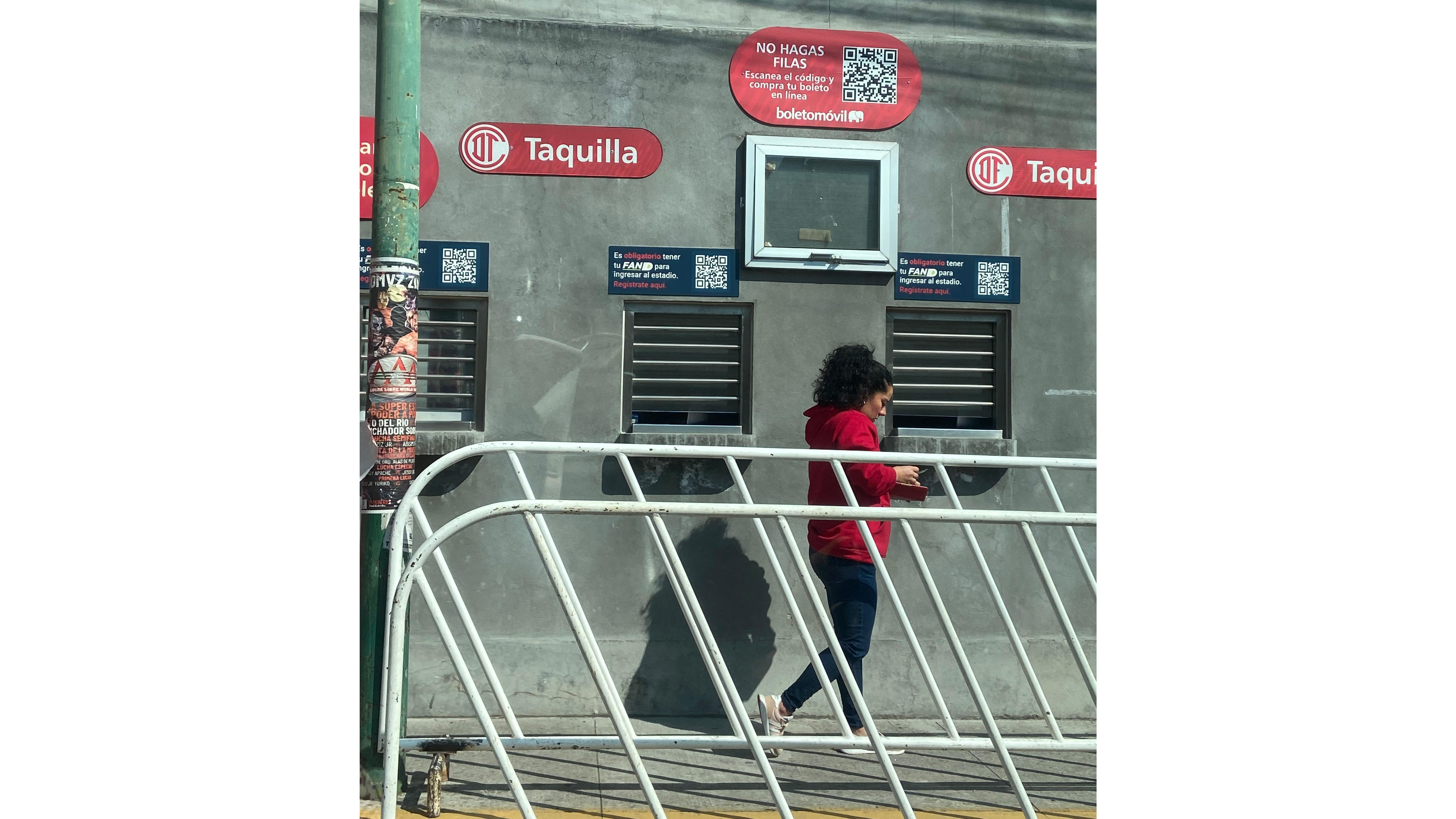 En las taquillas del Estadio Nemesio Diez se observa poca presencia de aficionados. Foto: Especial