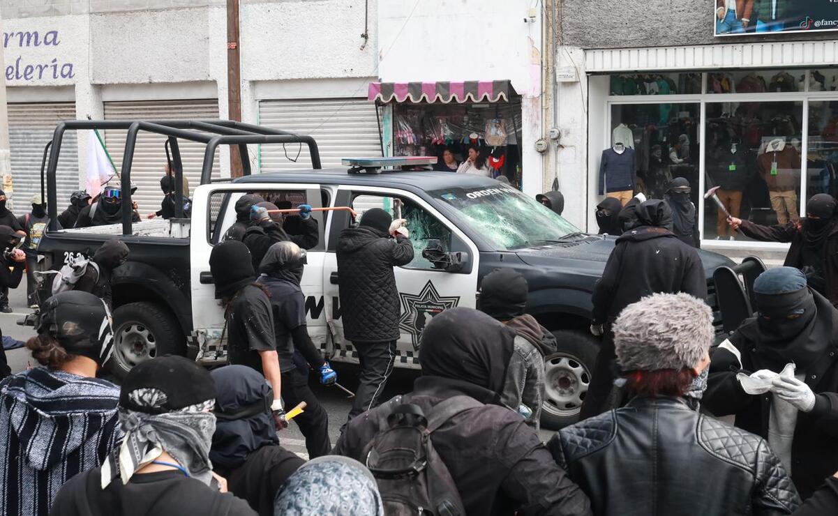 Los actos incluyeron el vandalismo y el ataque al patrimonio de unidades económicas, así como agresiones directas a elementos de la policía municipal / Foto Alejandro Vargas