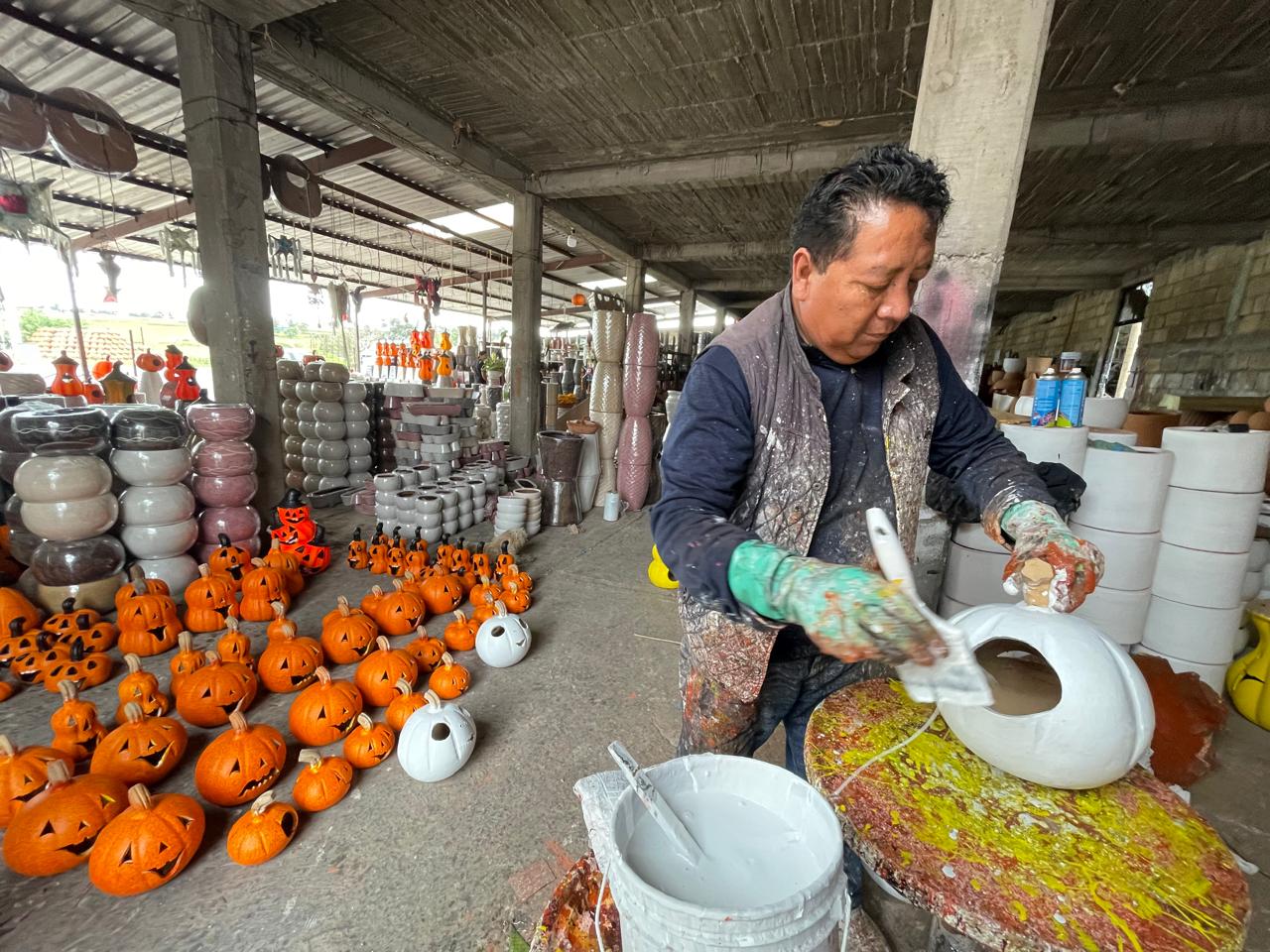 En cada artesanía se ve reflejada la pasión, la técnica y la paciencia de cada uno de los alfareros. Foto Michelle Sánchez