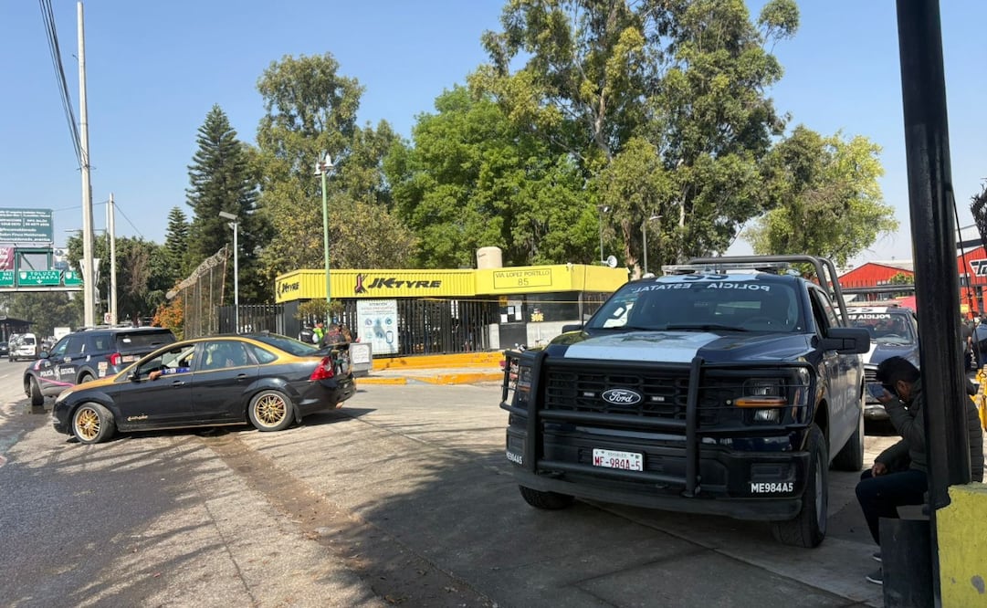 En el acceso a la empresa se encuentra resguardada por elementos de la policía estatal. Foto. Arturo Contreras. El Universal