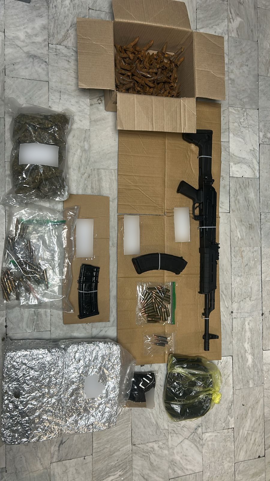 Fueron asegurados cuatro paquetes, con un peso cada uno de aproximadamente un kilogramo con hierba verde y seca con características propias de la mariguana / Foto Especial