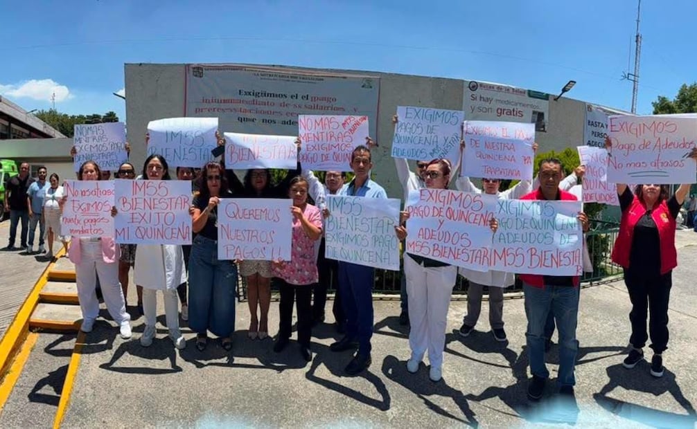 Trabajadores del sector salud en Ecatepec exigen el pago puntual de salarios y prestaciones retenidas. Foto Especial
