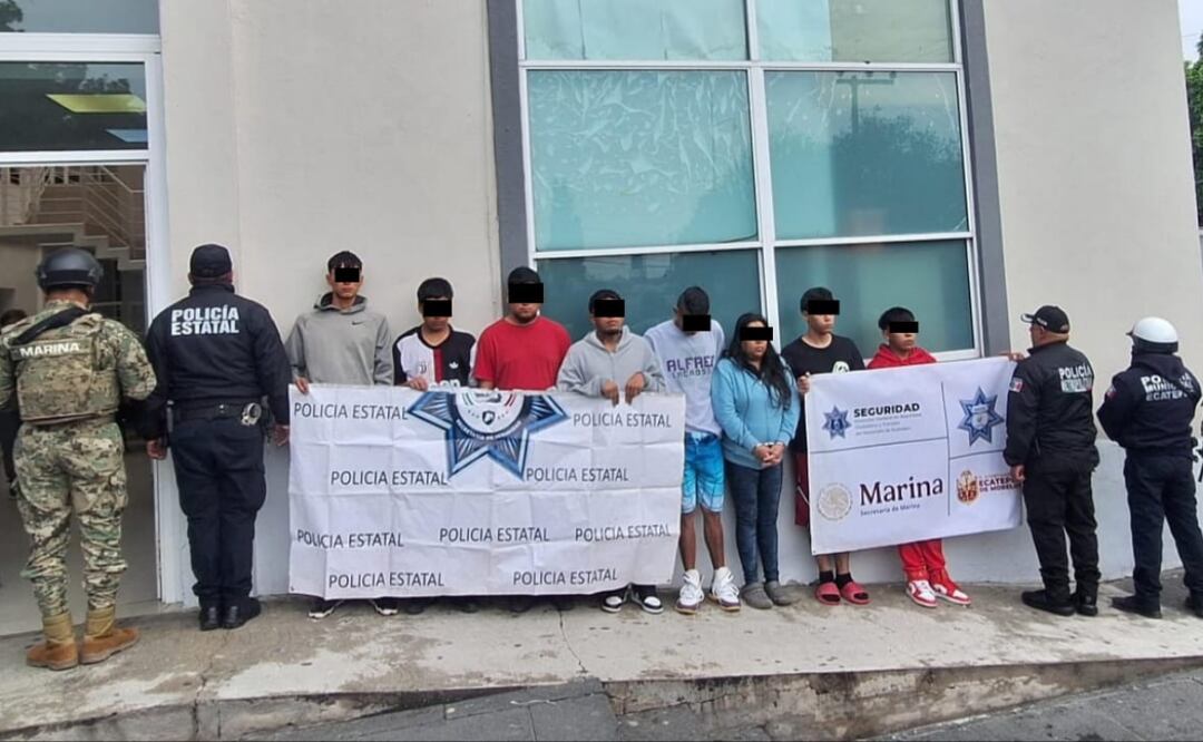 En Ecatepec, así fue el aseguramiento de los supuestos integrantes de una banda dedicada al robo con violencia en transporte público. Foto: Especial