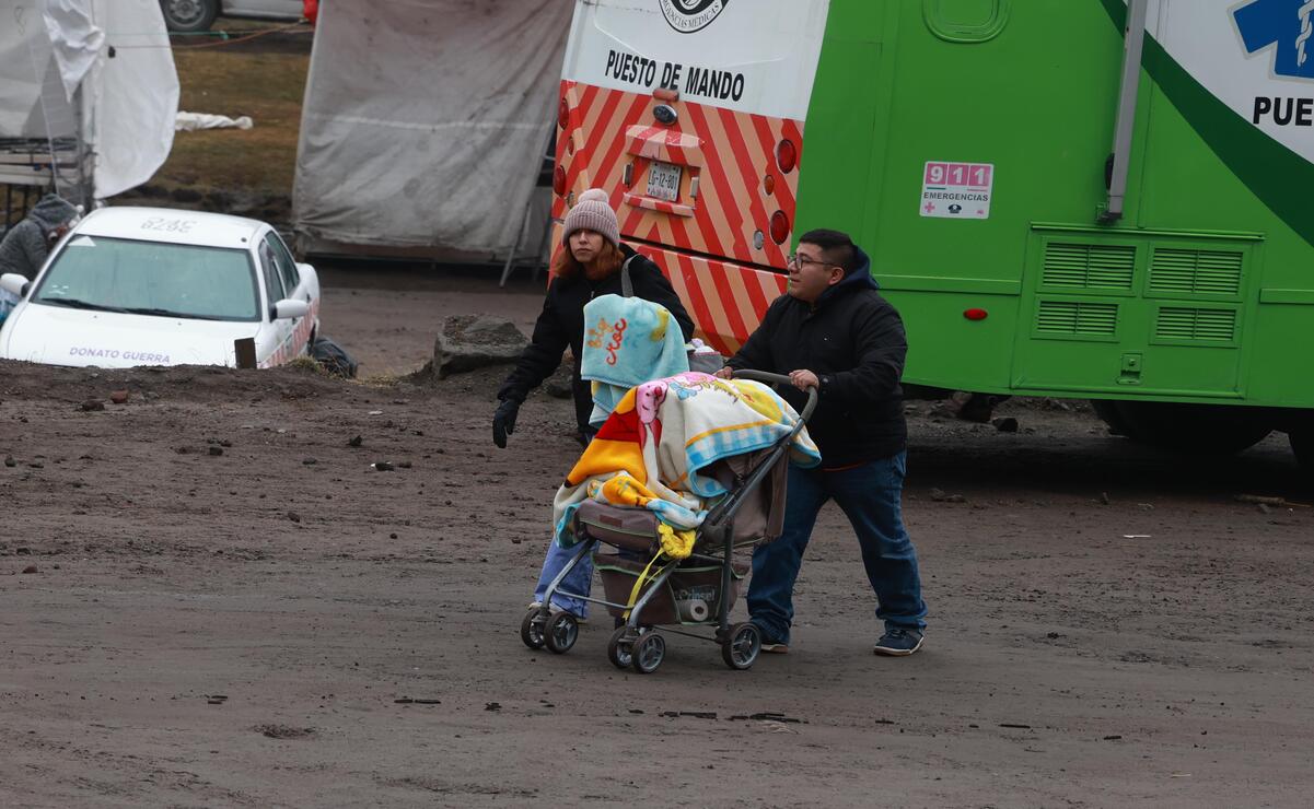 En las inmediaciones del Nevado de Toluca se puede observar la presencia de adultos mayores y parejas con bebés. Foto: Alejandro Vargas / El Universal Edomex