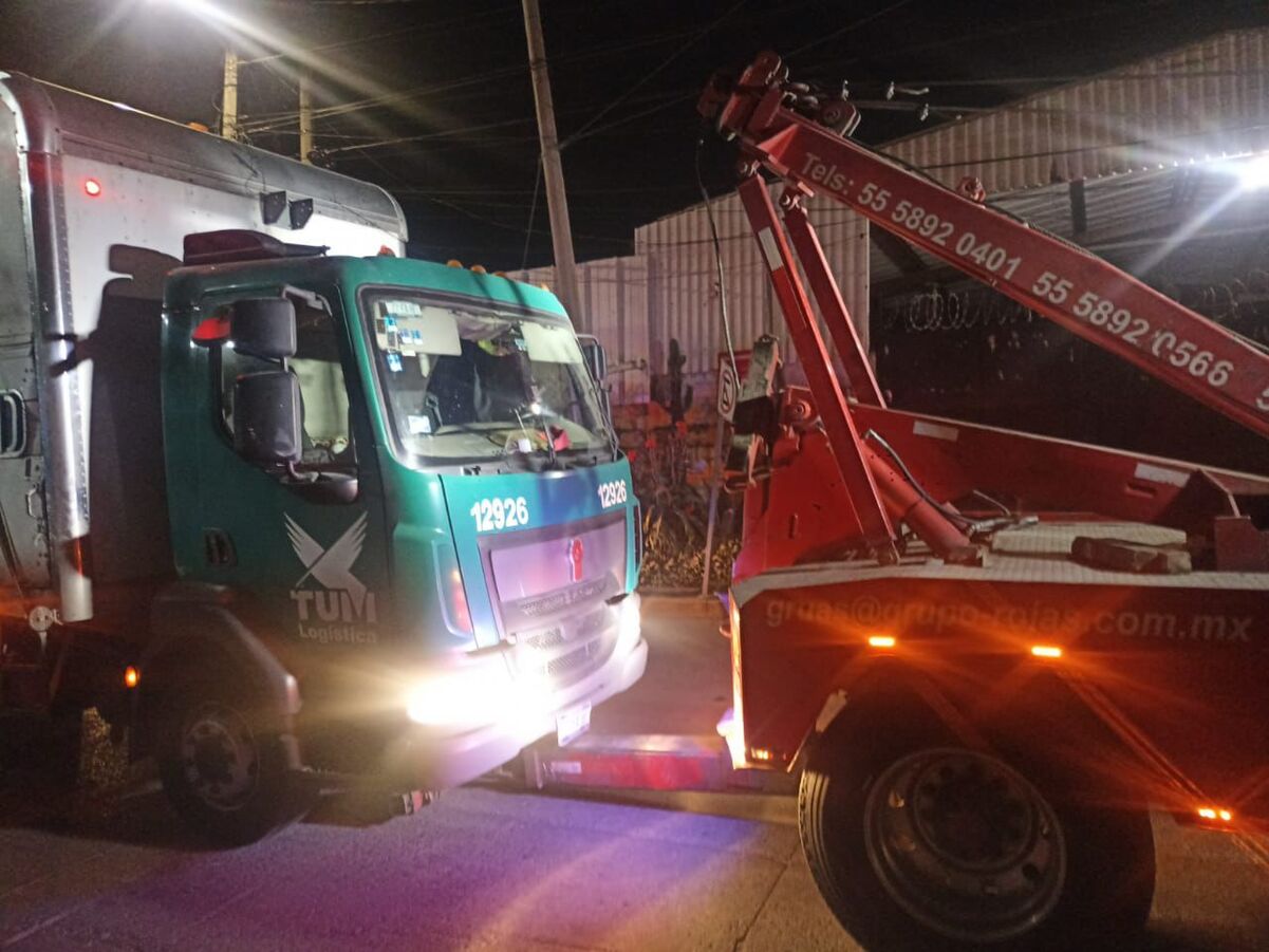 A través de las cámaras de vigilancia del C4 municipal visualizaron circular a alta velocidad un vehículo Nissan Sentra color gris con placas de la Ciudad de México, mismo en el que se trasladaron los hoy detenidos. Foto: especial