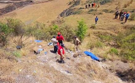 Tras caer a barranco en motocicleta, pierden la vida un hombre y una mujer en la carretera Toluca-Zitácuaro