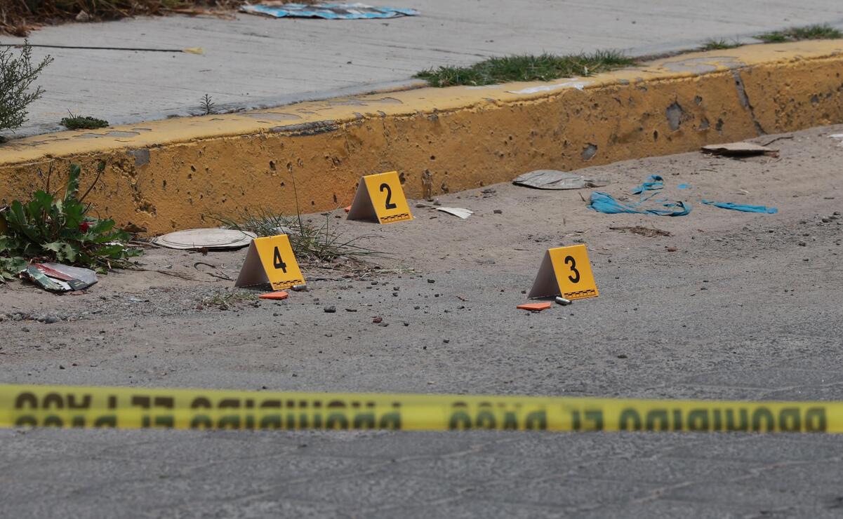 Tras el incidente quedaron varios casquillos percutidos en la zona del enfrentamiento en Metepec. Foto: Alejandro Vargas / El Universal Estado de México