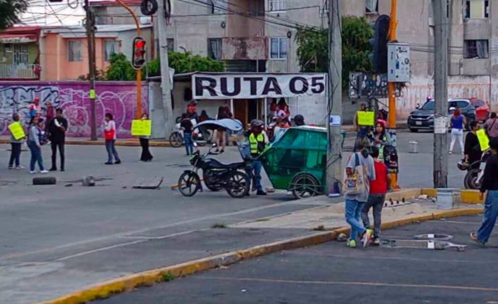 Familiares y amigos de Cinthya Estefanía Muro Pérez se manifestaron para exigir su localización. Foto especial