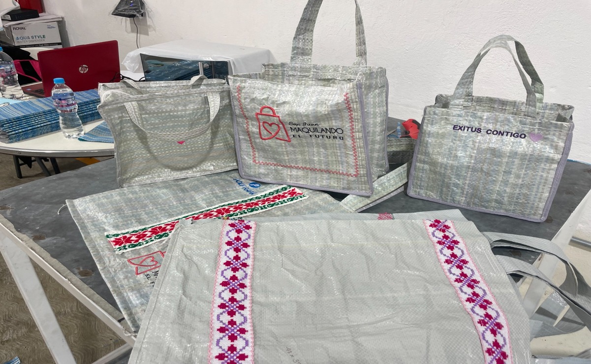 Artesanías que inspiran: cada bolsa es una obra de arte hecha a mano / Foto: Michelle Sánchez