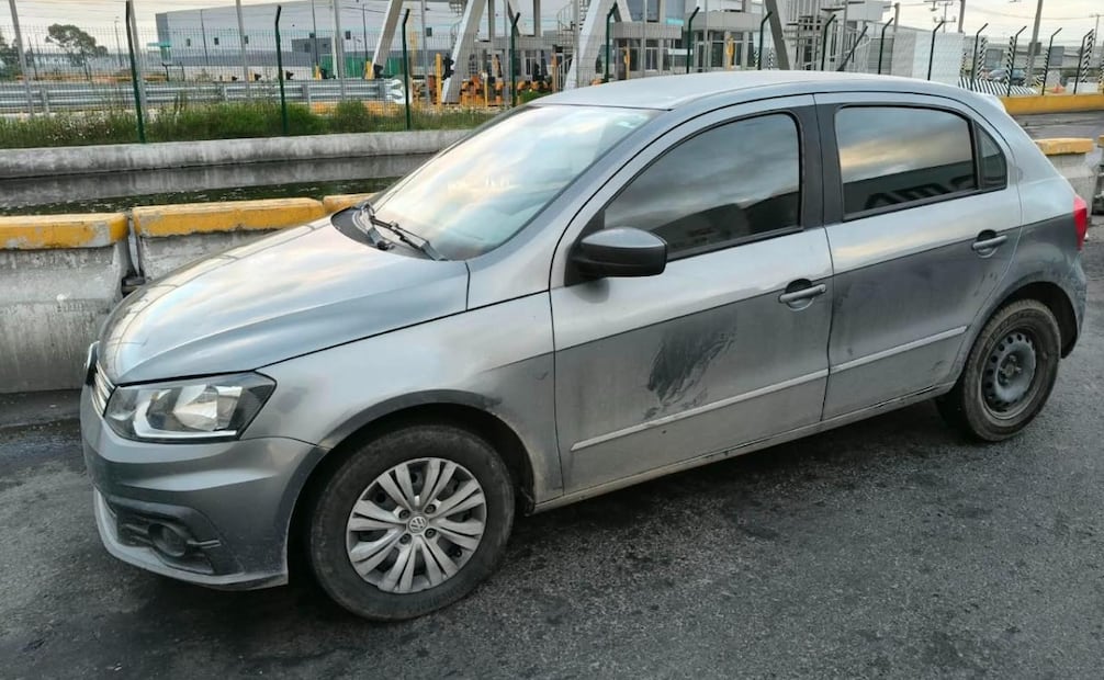El vehículo fue inspeccionado por elementos de la Dirección General de Combate al Robo de Vehículos y Transporte. Foto especial