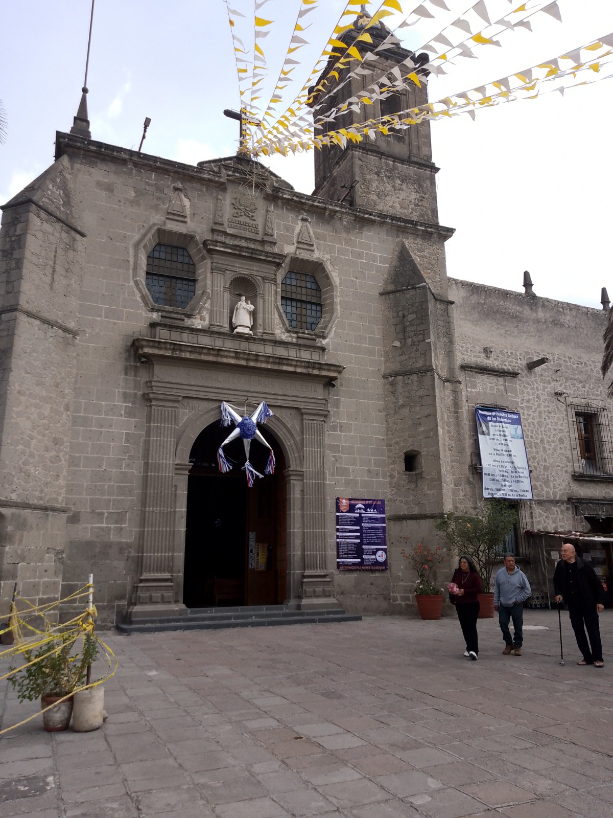 El saqueo y el paso del tiempo amenazan estas piezas de arte popular. Foto Rebeca Jiménez