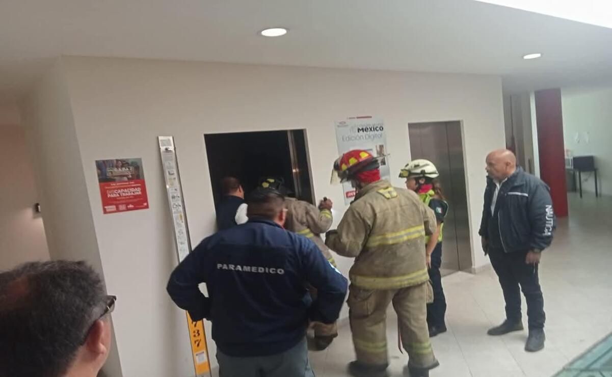¡Susto en Metepec! Estudiantes de ingeniería quedan atrapados en elevador
