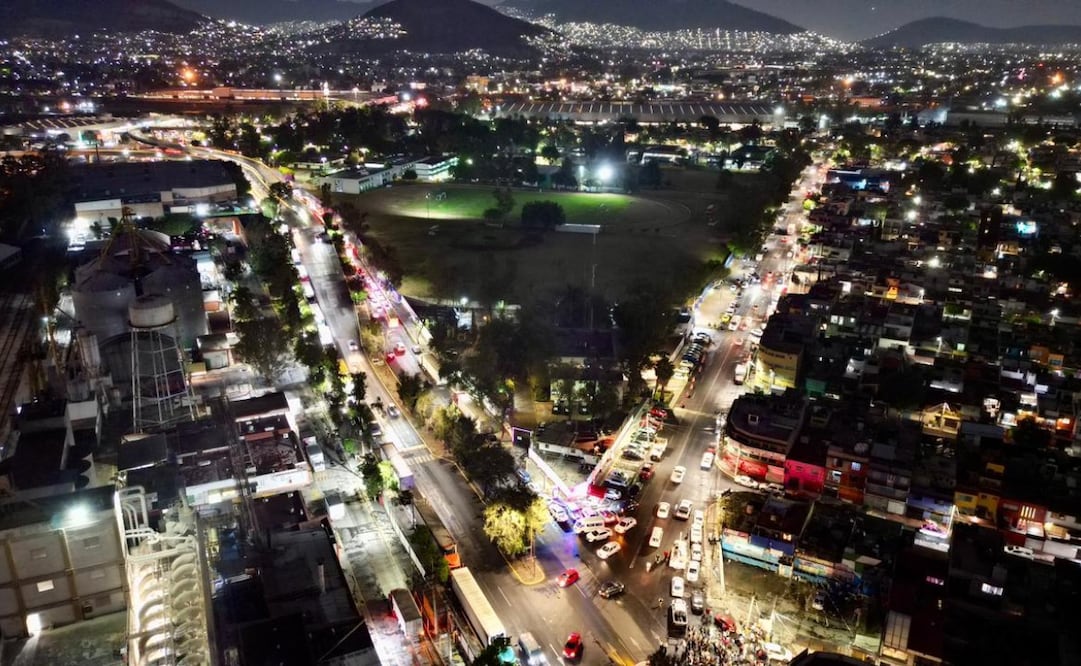 Los trabajos integrales de iluminación en diversas vialidades del municipio son permanentes. Foto. Especial