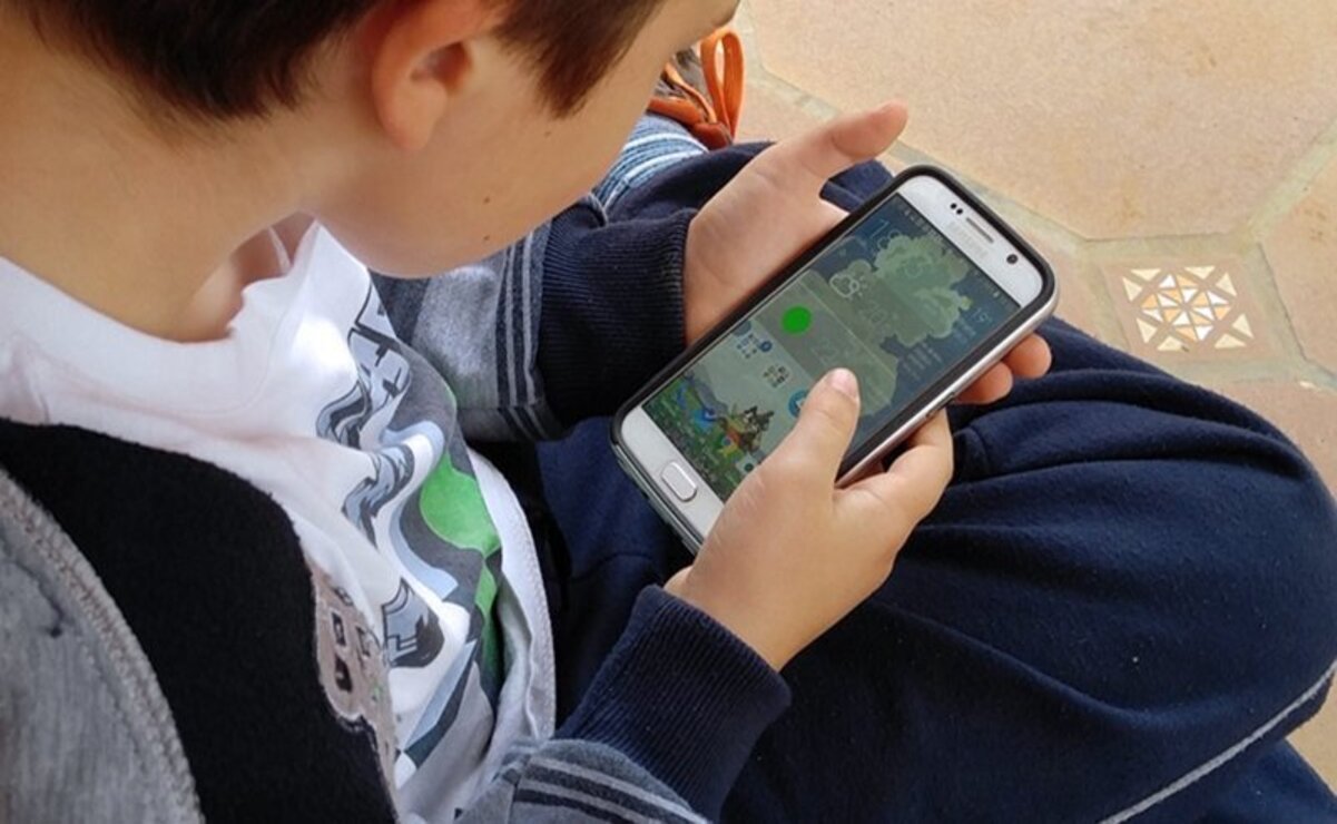 El uso excesivo del celular incrementa las distracciones / Foto Especial