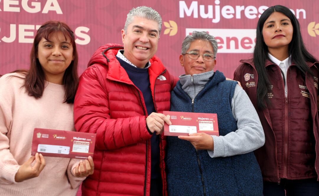 Más de 2 mil mujeres en Otzolotepec y la región reciben sus tarjetas del programa "Mujeres con Bienestar", un apoyo clave del Gobierno del Estado de México. Foto: Especial