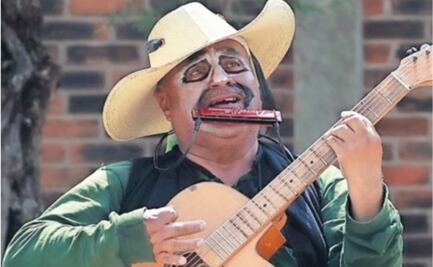 El Querreque ameniza las noches de panteón en Toluca