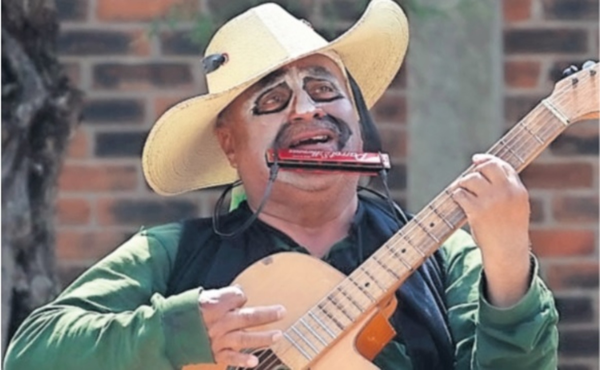 El Querreque ameniza las noches de panteón en Toluca